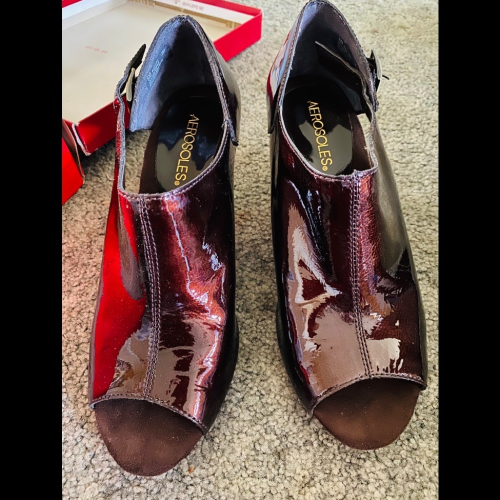 Low heel aerosoles sandals